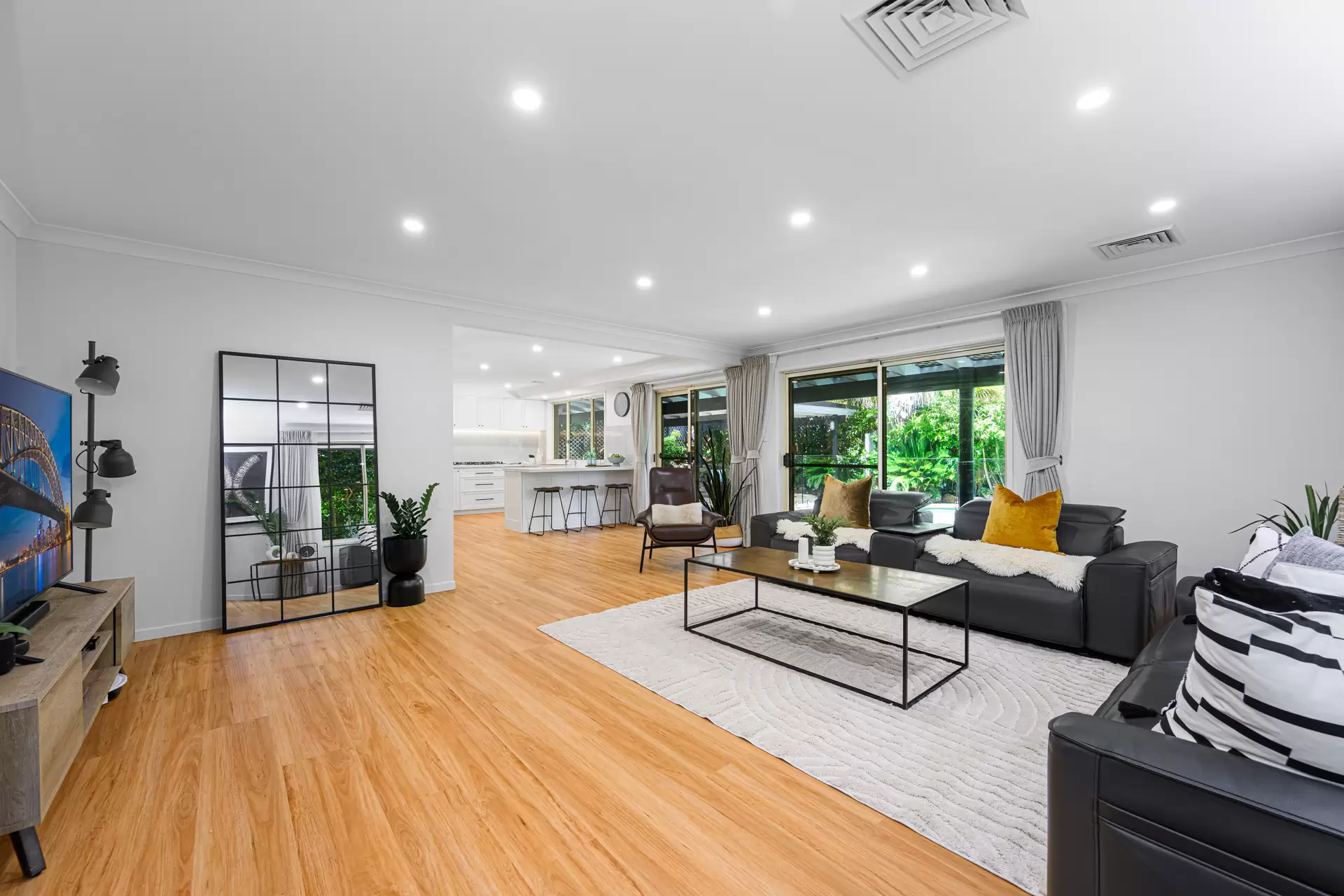37 Stanley Street, St Ives Sold by Chan Yahl - image 2