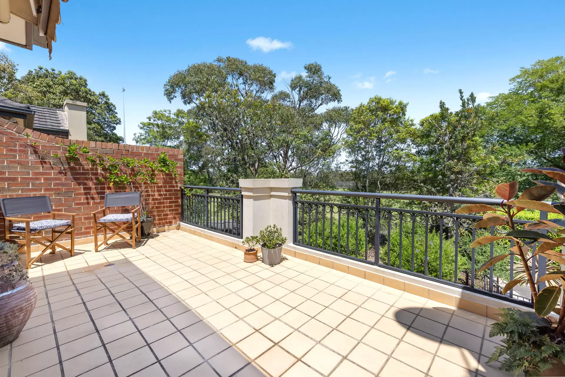 6/6 Aurora Drive, St Ives Sold by Chan Yahl - image 1