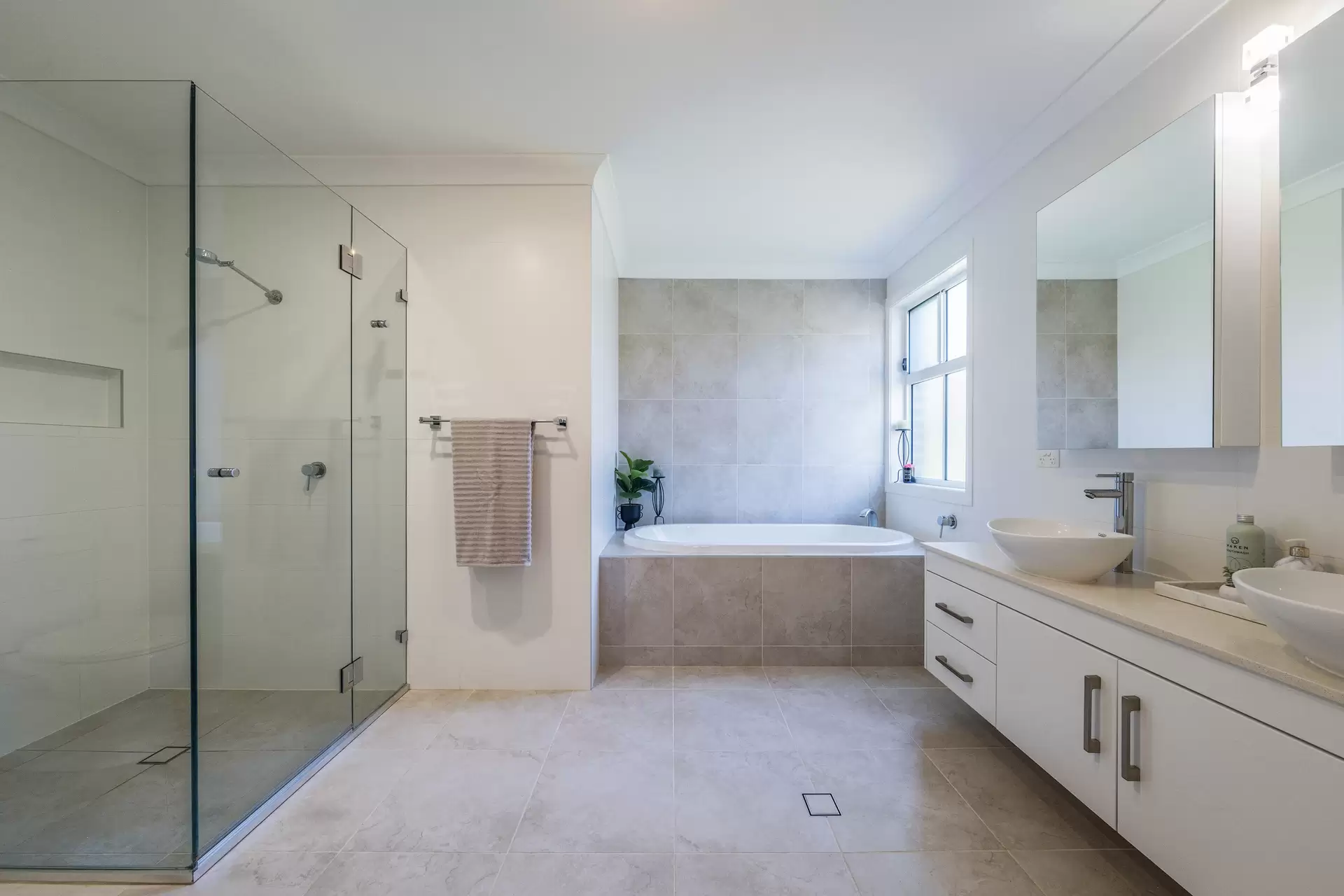 27 Richmond Avenue, St Ives Sold by Chan Yahl - image 13