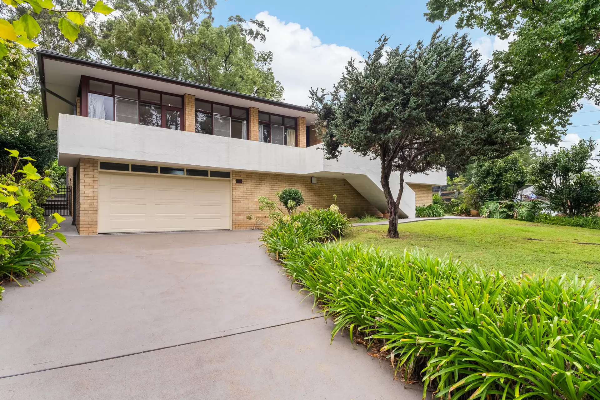32 Shinfield Avenue, St Ives Sold by Chan Yahl - image 1