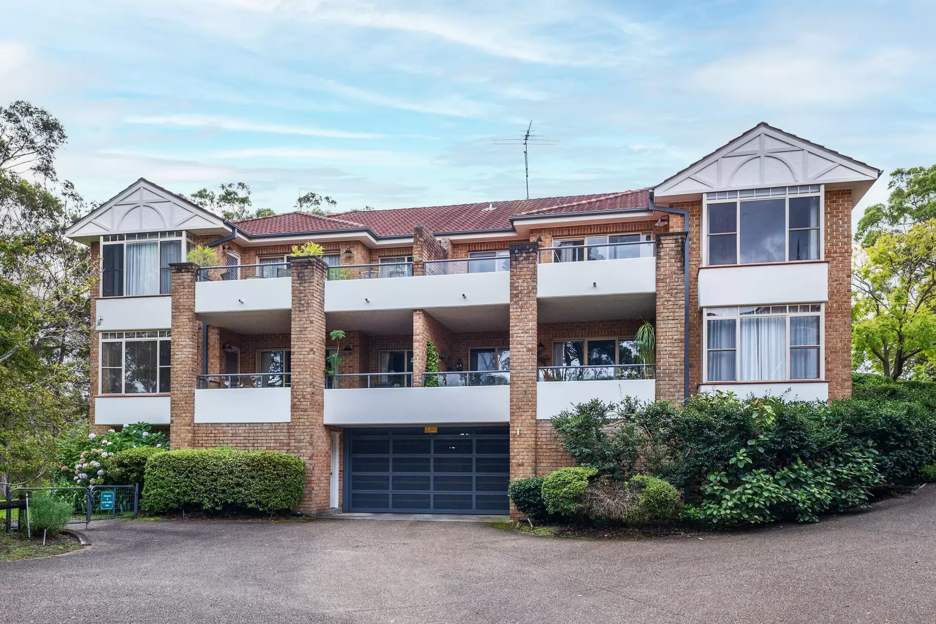 64/183 St Johns Avenue, Gordon Sold by Chan Yahl - image 1