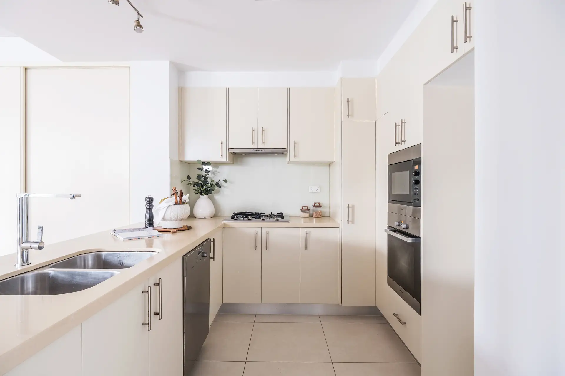 B302/1-9 Buckingham Road, Killara Sold by Chan Yahl - image 7