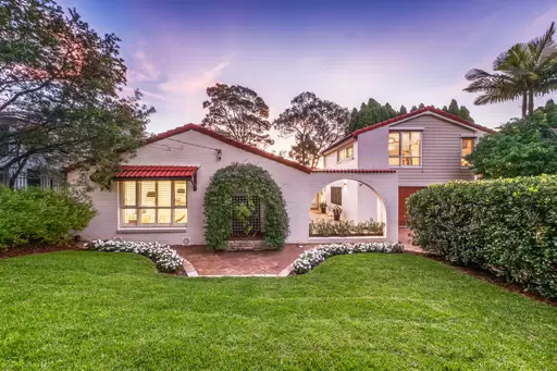 12 Brallas Avenue, St Ives Auction by Chan Yahl