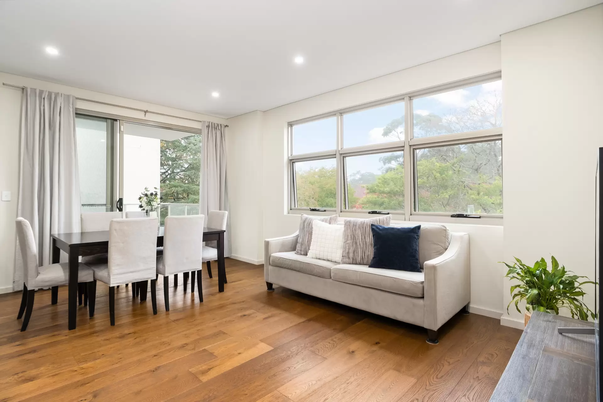 101/12 Shinfield Avenue, St Ives Auction by Chan Yahl - image 2
