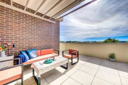 61/1-3 Cherry Street, Warrawee Auction by Chan Yahl