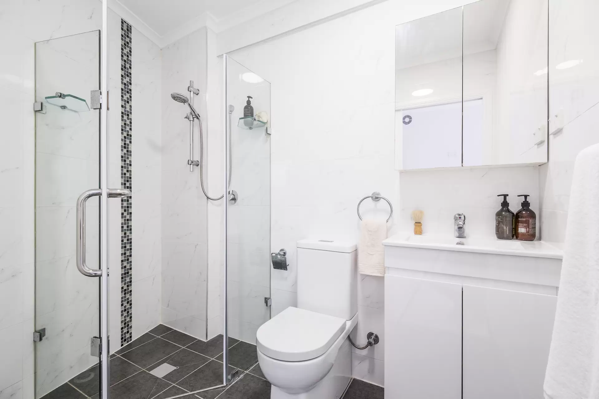 19 Fairlight Avenue, East Killara Auction by Chan Yahl - image 31