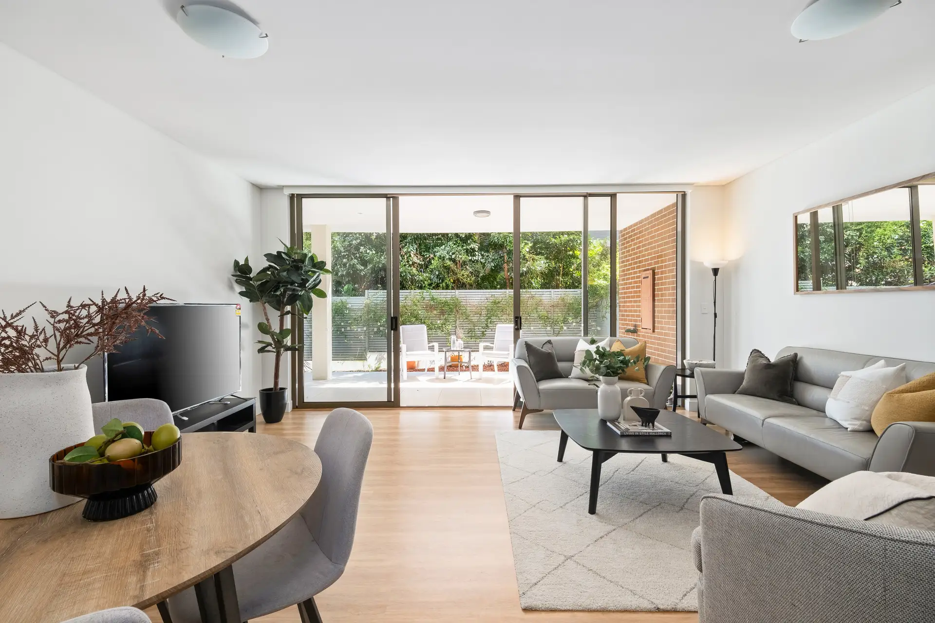 206/2-8 Bruce Avenue, Killara Sold by Chan Yahl - image 2