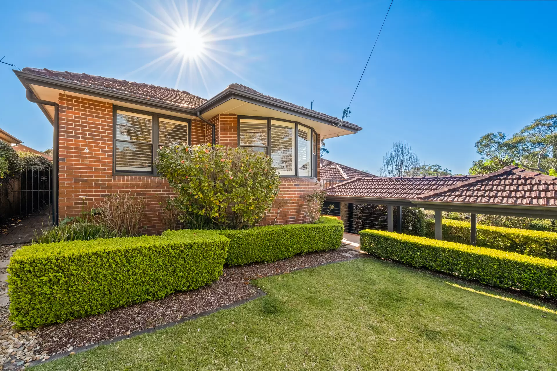 4 Colwell Crescent, Chatswood Sold by Chan Yahl - image 2