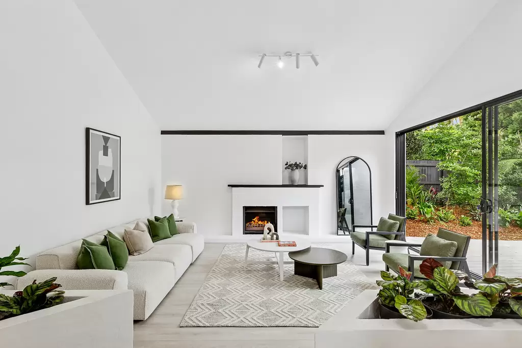 5 Lucia Avenue, St Ives Sold by Chan Yahl
