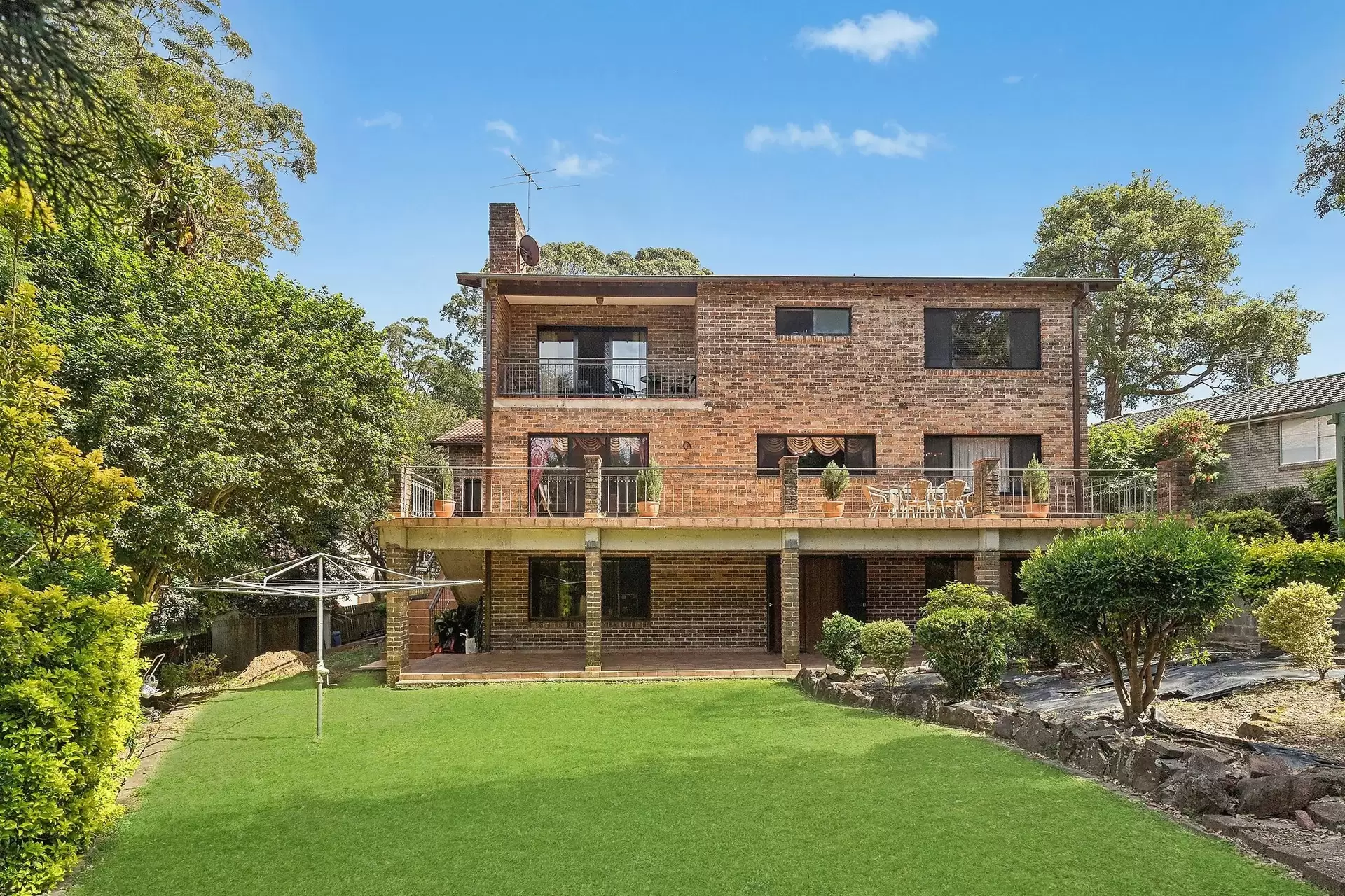 17 Parkwood Grove, West Pymble Auction by Chan Yahl