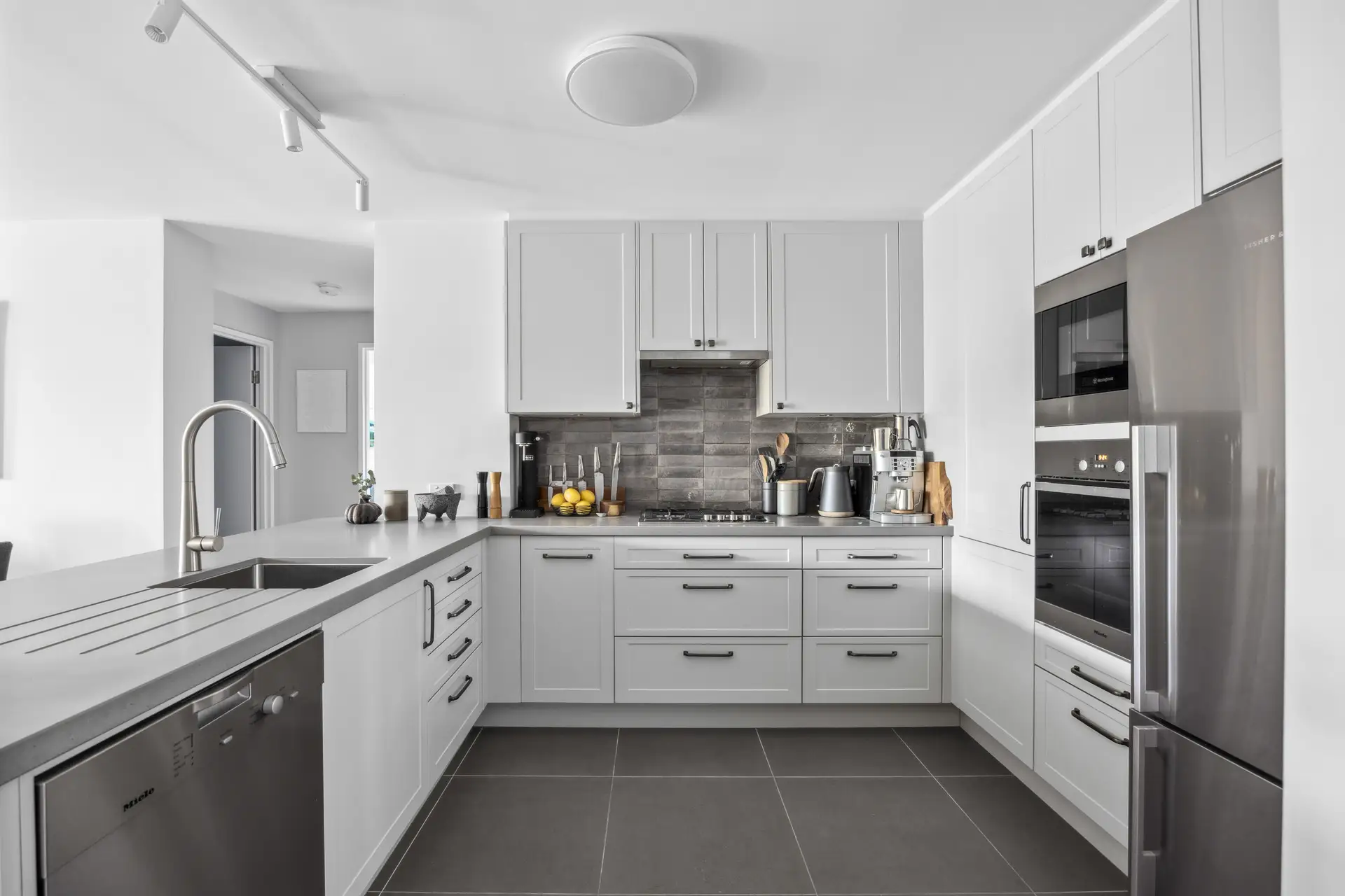 A303/1-9 Buckingham Road, Killara Sold by Chan Yahl - image 3