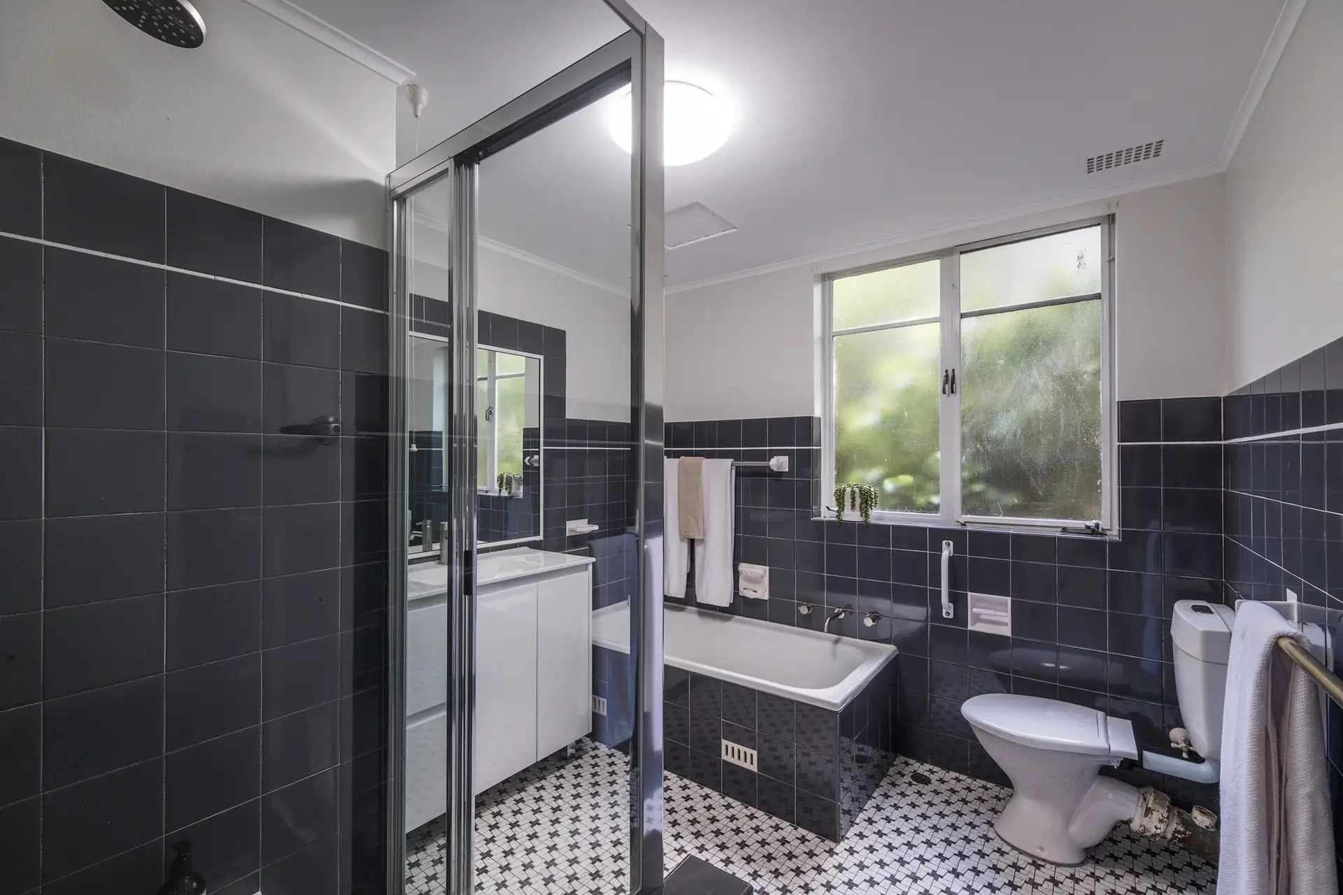 2/33A Lorne Avenue, Killara Sold by Chan Yahl - image 11
