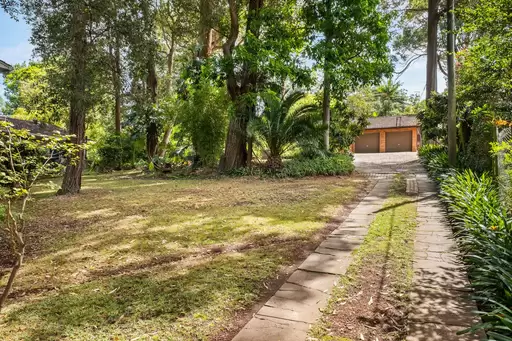 37 Catalpa Crescent, Turramurra Sold by Chan Yahl