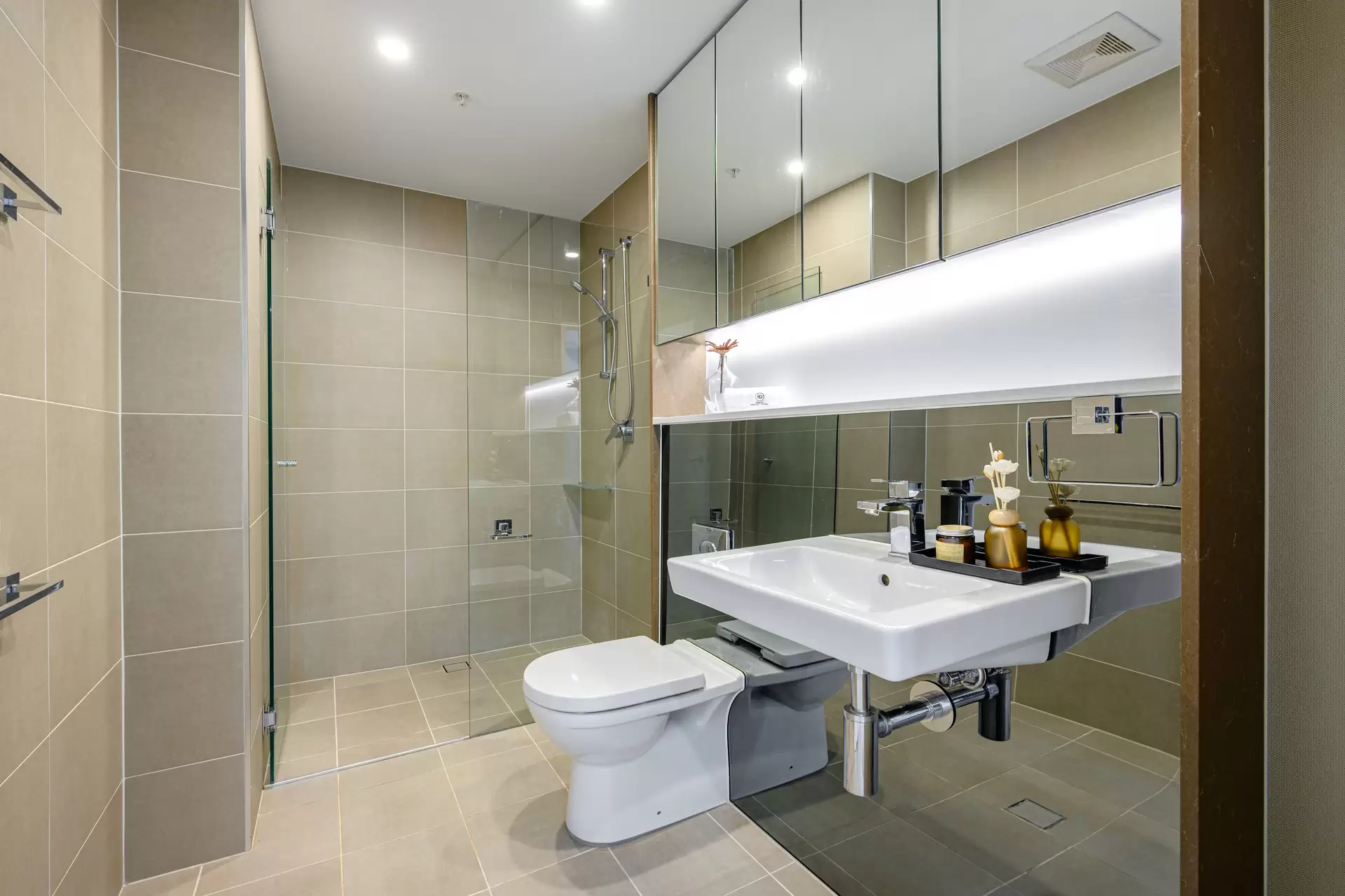 2610/10 Atchison Street, St Leonards Sold by Chan Yahl - image 9